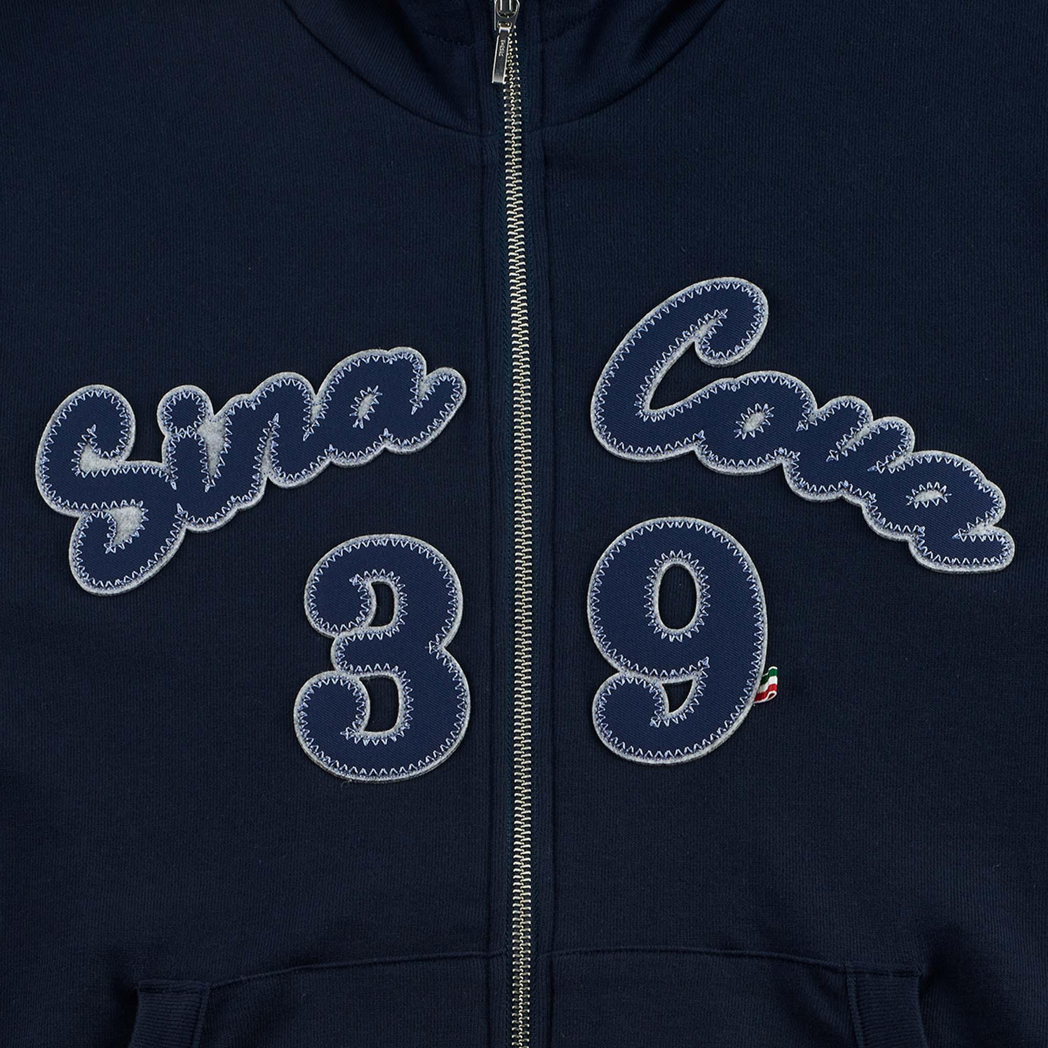 【公式】シナコバ (SINA COVA) ZIPUPパーカー 22123010 ネイビーのワッペン部分